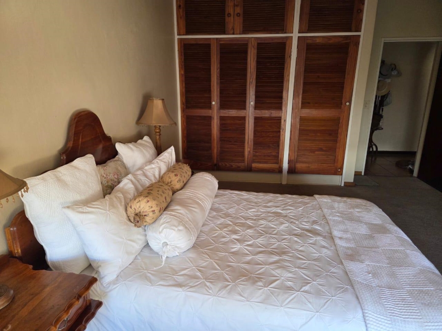 5 Bedroom Property for Sale in Frankfort Free State